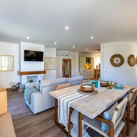 דירה 5 Star Luxury Sevenpines With Large Balcony And 3 Communal Pool קווארטיירה