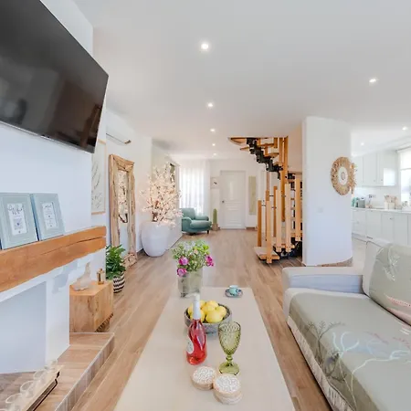 5 Star Luxury Sevenpines With Large Balcony And 3 Communal Pool * Quarteira