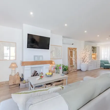 דירה 5 Star Luxury Sevenpines With Large Balcony And 3 Communal Pool קווארטיירה