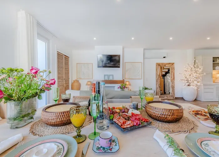 Апартаменты 5 Star Luxury Sevenpines With Large Balcony And 3 Communal Pool *