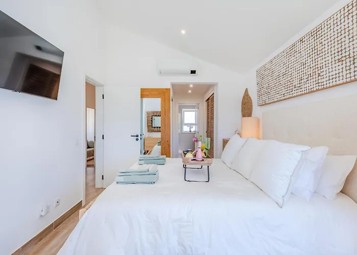 5 Star Luxury Sevenpines With Large Balcony And 3 Communal Pool