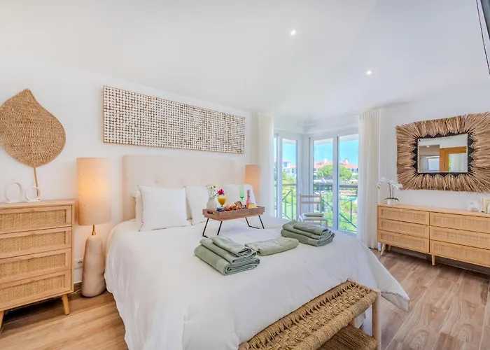 5 Star Luxury Sevenpines With Large Balcony And 3 Communal Pool